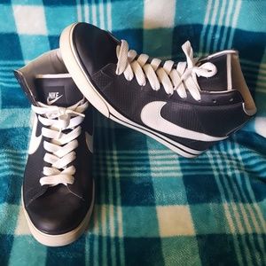 Mens size 11 Nike High Top Sneaker
